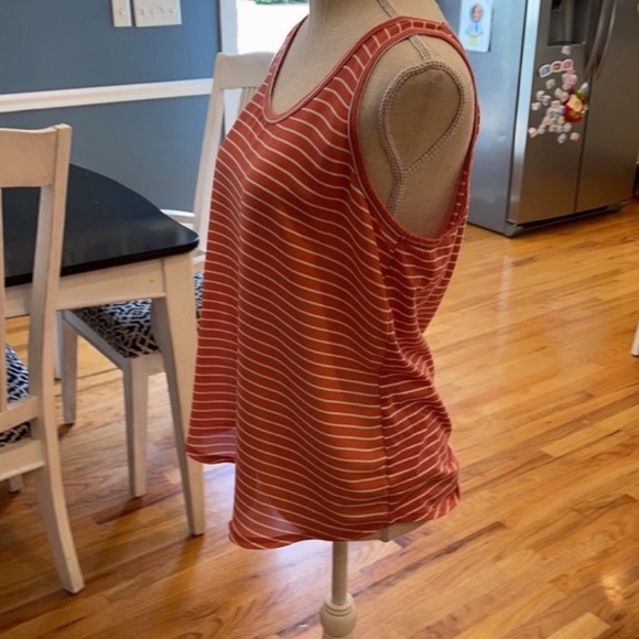 💜 5 for $25 or 3 for $18 loft peach and white striped sleeveless top - Picture 4 of 6
